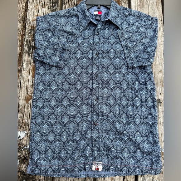 Tommy Hilfiger Mens Short Sleeve Button Down Shirt. Size Large - Picture 3 of 6